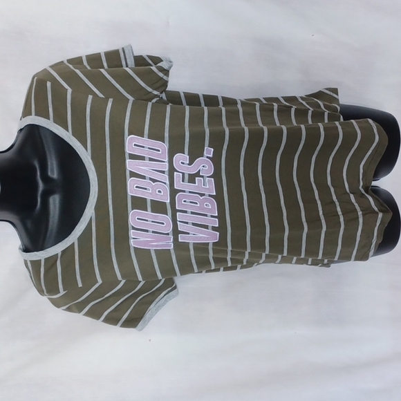 No bad vibes tee - khaki/grey/lilac, high low - Picture 1 of 7